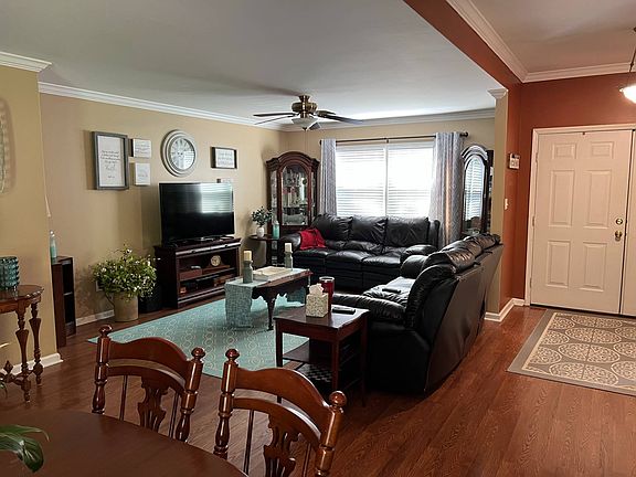5th image of 104 Geneva Dr