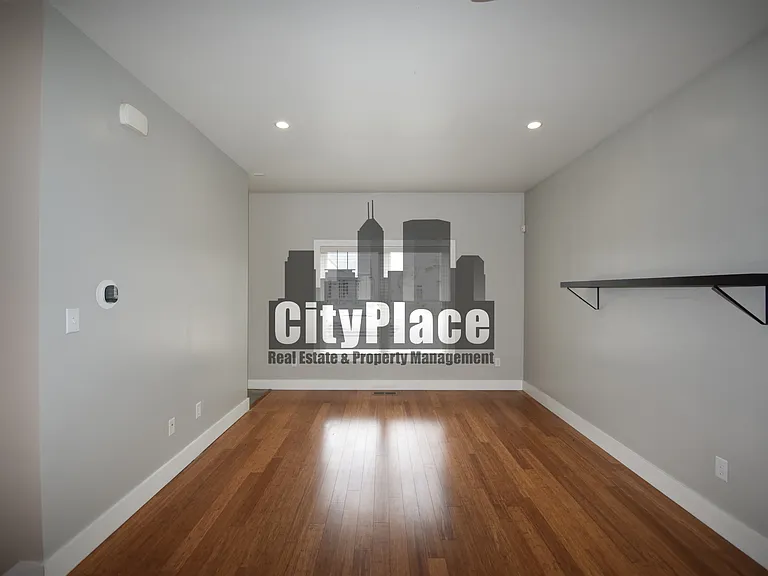 1223 E New York St — Photo 6