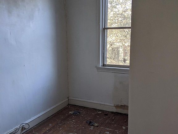5th image of 1309 Browning St
