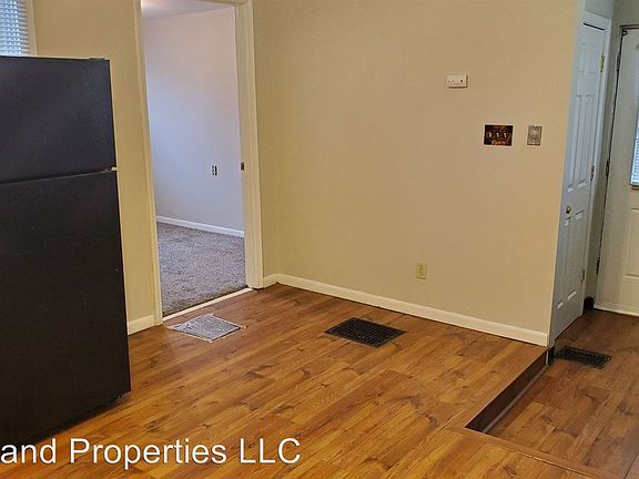 4th image of 9438 Romaine Ave