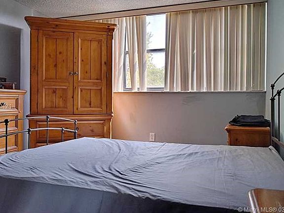 4th image of 9420 W Flagler St APT 204