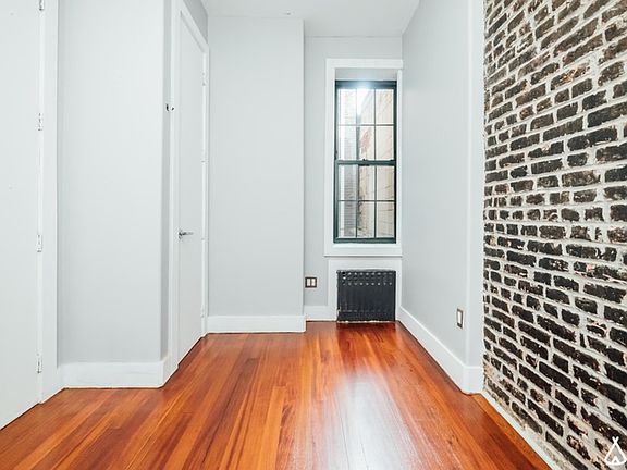 4th image of 1013 Pacific St #1R