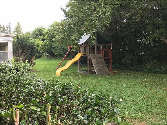 3rd image of 109 Marian Dr