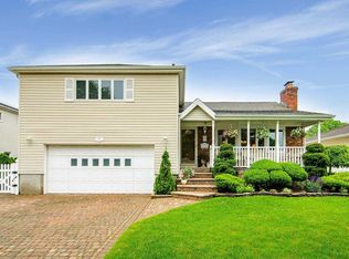 50 Margaret Rd, Massapequa, NY 11758