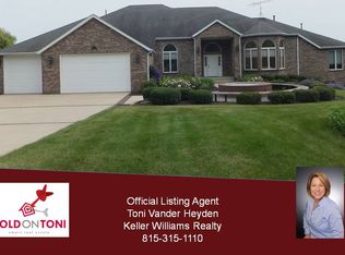 616 Candlewick Dr NE, Poplar Grove, IL 61065