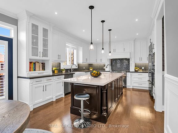 5th image of 35 Ketchum St