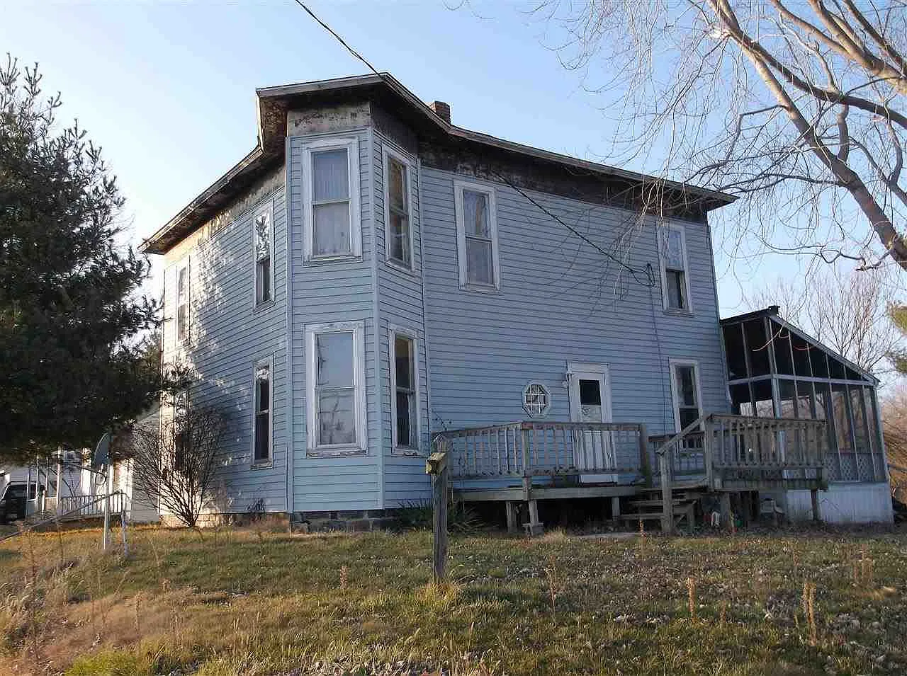 202 W Race St photo 1