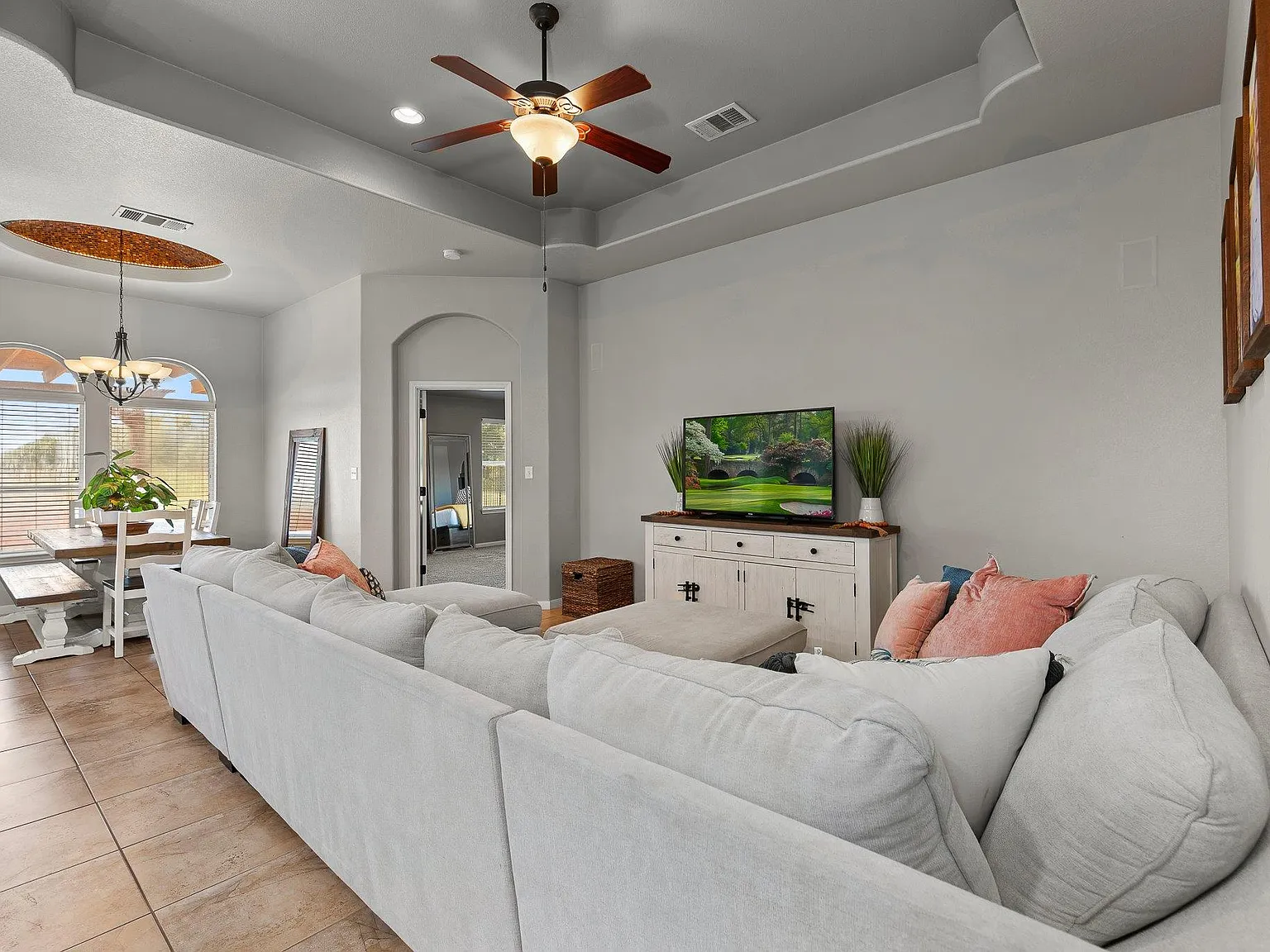 3 bed, 2.0 bath, 1944 sqft, $3,100 — Photo 4