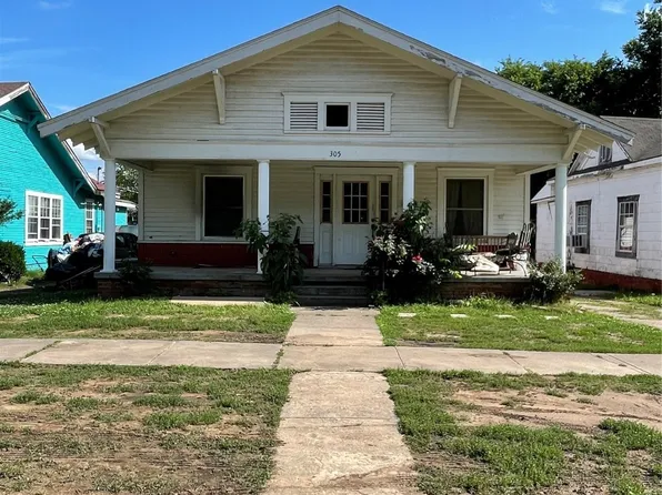 305 W Cummings St, Henryetta, OK 74437
