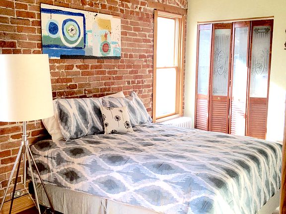 Oversized Main: Bed