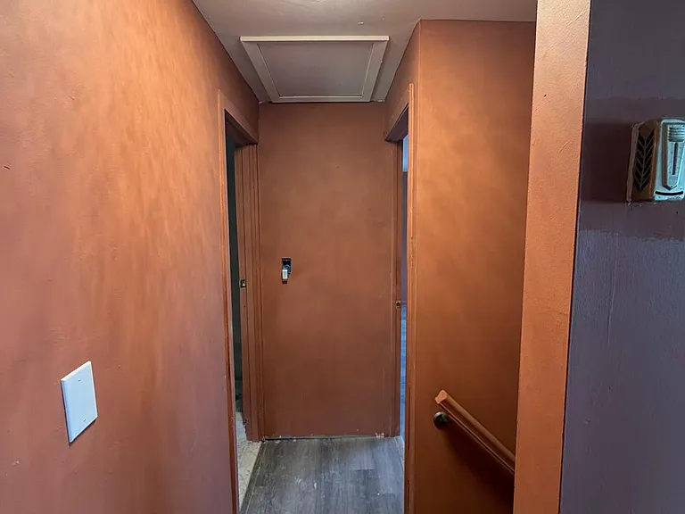 Straight Ln — Photo 6