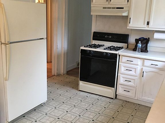 4th image of 18 S Holly Ave