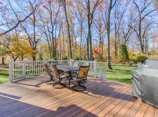 924 Colonial Rd, Franklin Lakes, NJ 07417