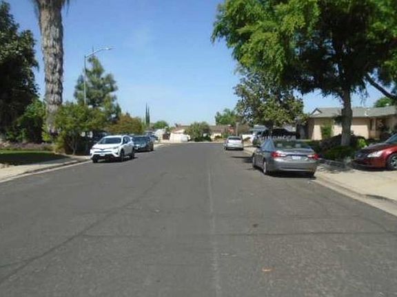 Exterior Neighborhood (street photo)