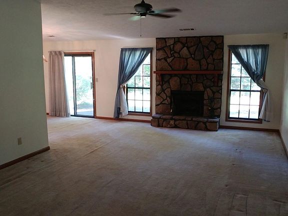 2nd image of 1305 Brandon Ct