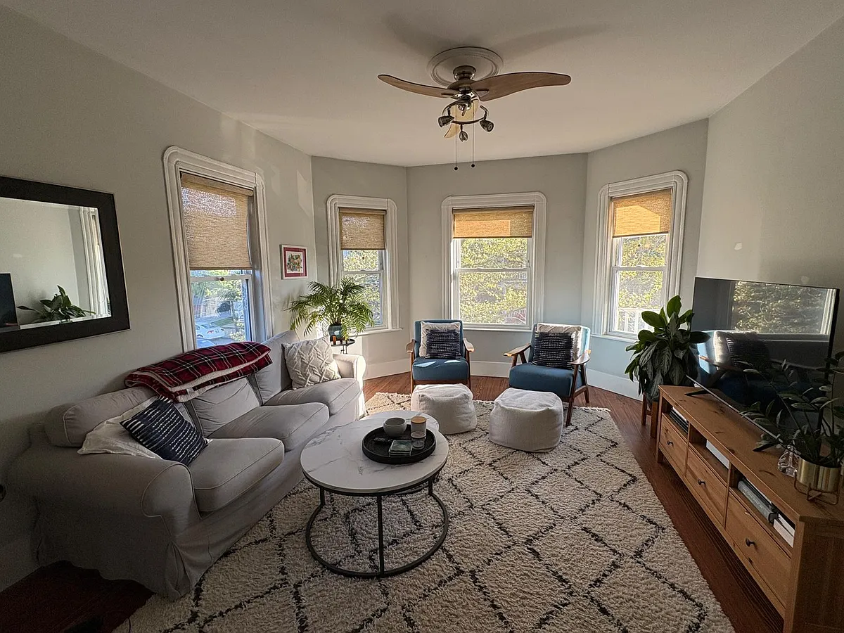 Living room - 341 Highland Ave #2