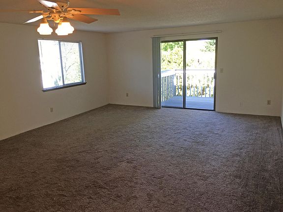 2nd image of 1424 NE 140th Ave