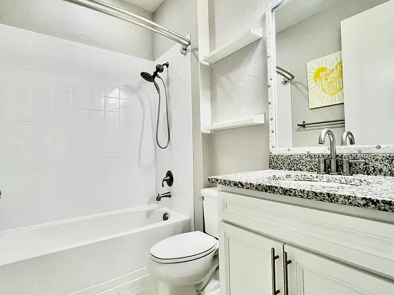 540 SE Monet Dr — Photo 4