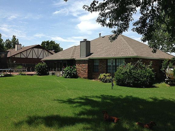 4th image of 1828 Honeysuckle Ln