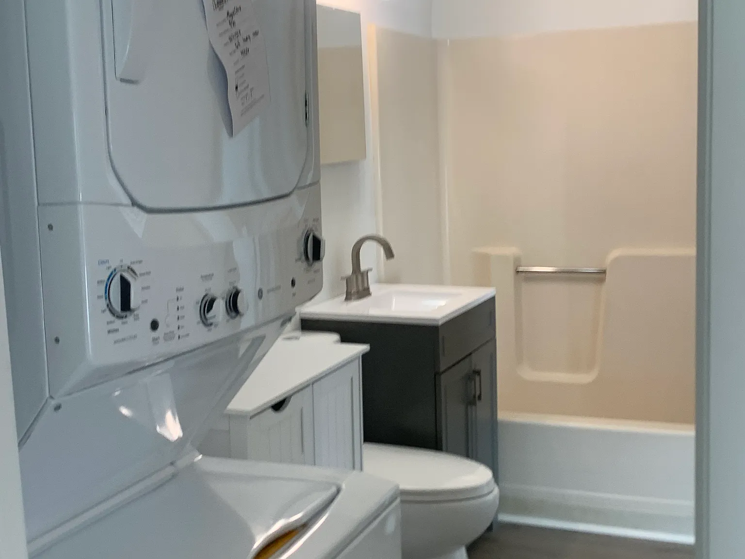 2 bed, 1000 sqft, $1,275 — Photo 4