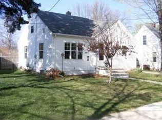 810 E 1st St, Kimberly, WI 54136