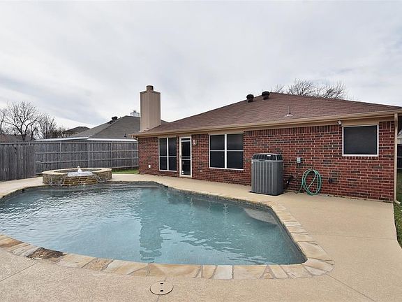 3rd image of 8559 Garden Springs Dr