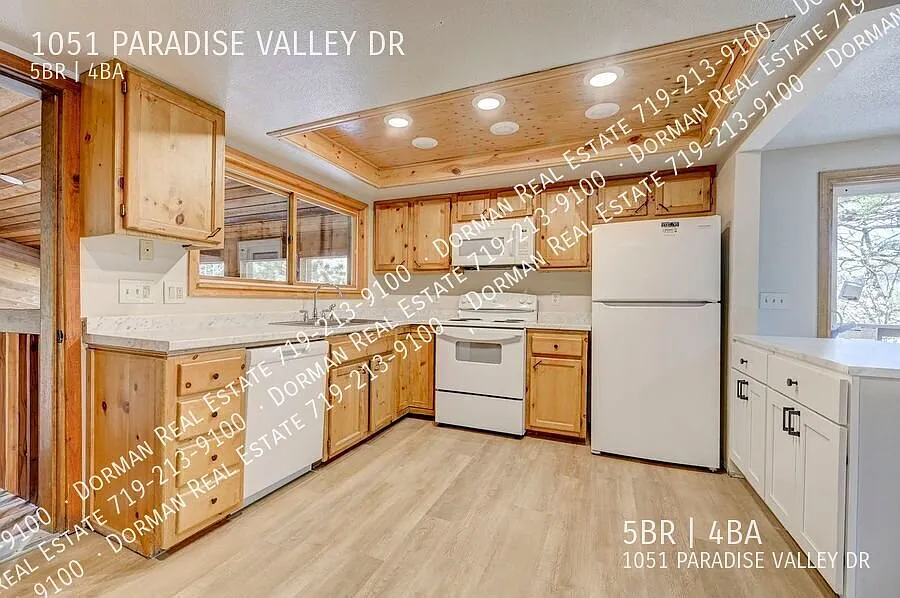 Stunning & Spacious 5+ Bedroom, 4 Bath Mountain Home With Private Mother-In-Law Suite! — Photo 3