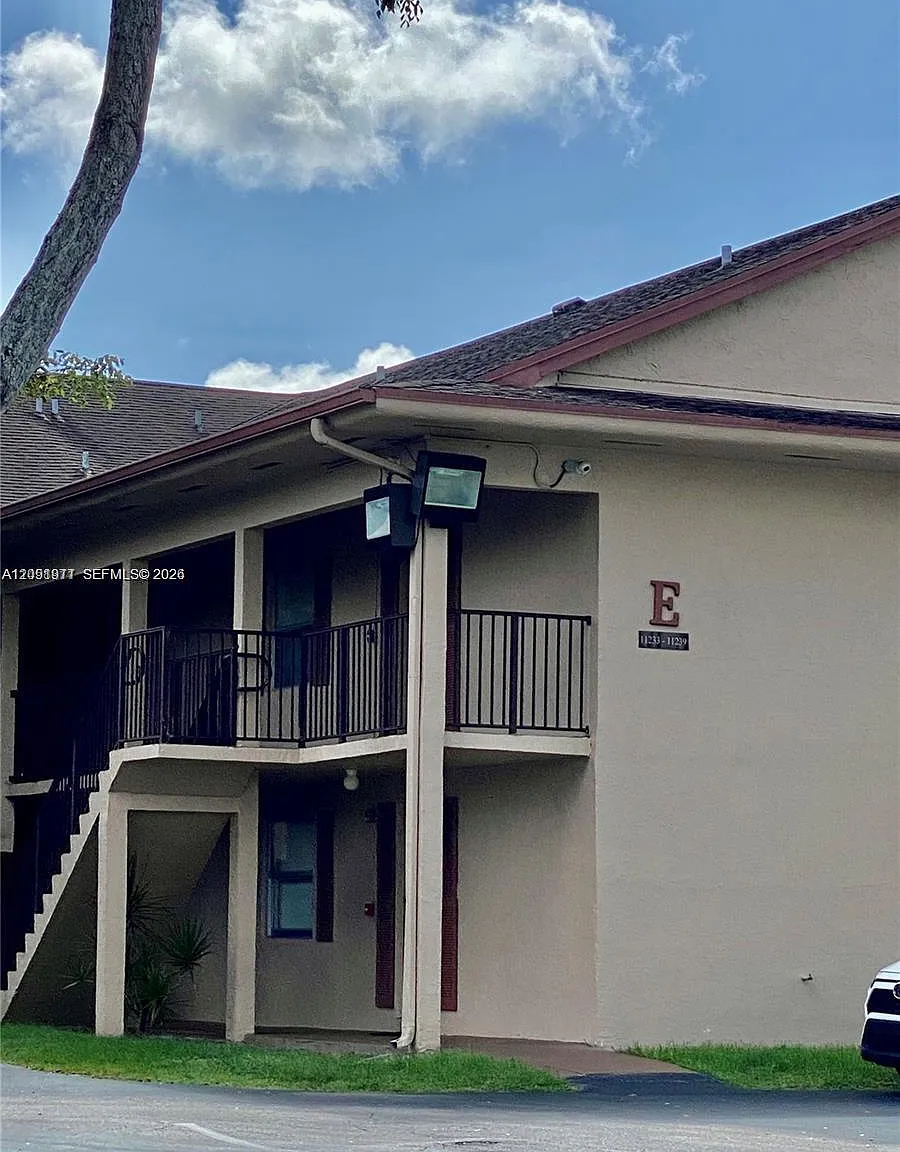 Pine Grove Condo — Photo 1