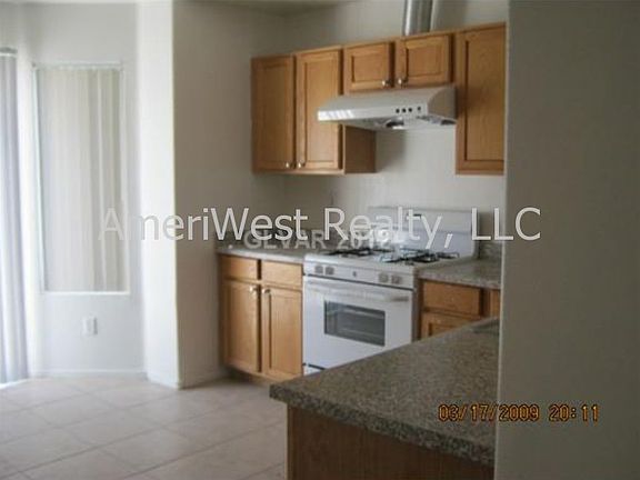 4th image of 1068 Silver Creek Ave