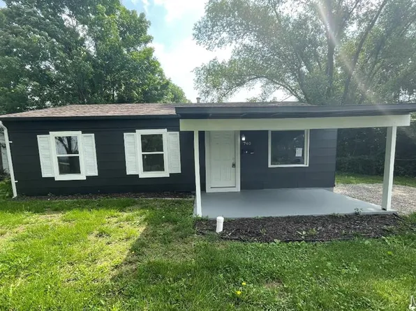 740 Saint Martin Dr, Cahokia, IL 62206