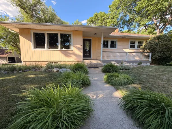 305 E Beebe Ave, Chamberlain, SD 57325