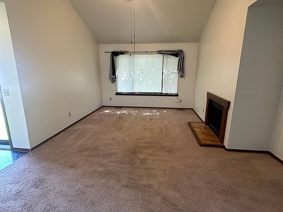 3rd image of 912 Pomona Dr #912