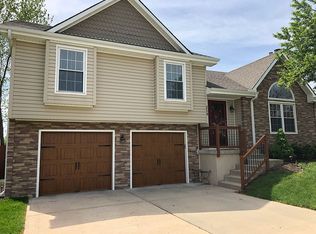 209 NE Dreamweaver Ave, Lees Summit, MO 64086