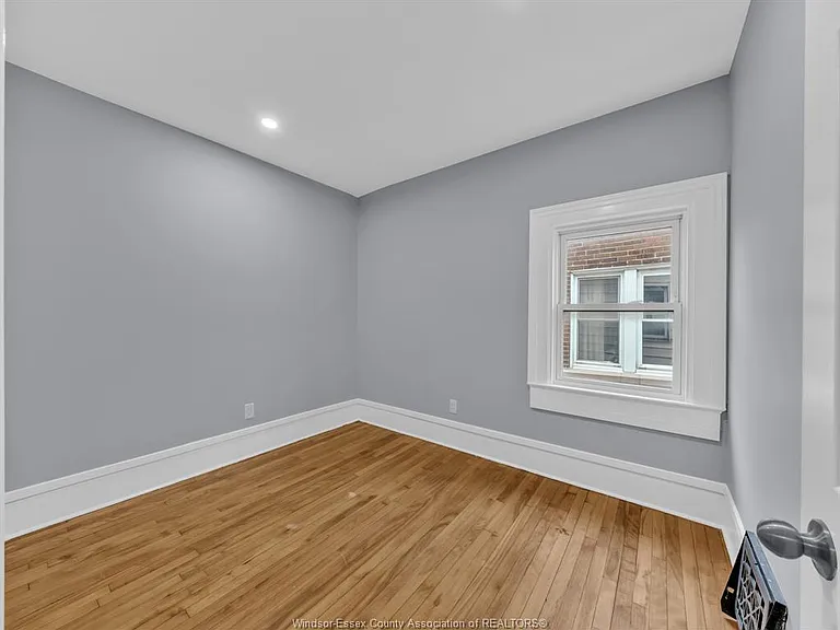 2181 Howard Ave — Photo 14