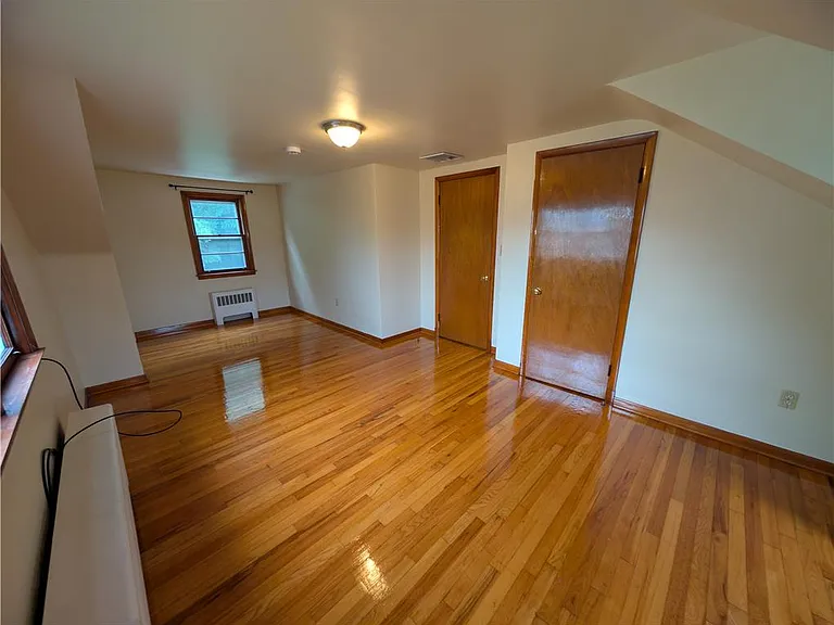 943 Moravia St — Photo 14