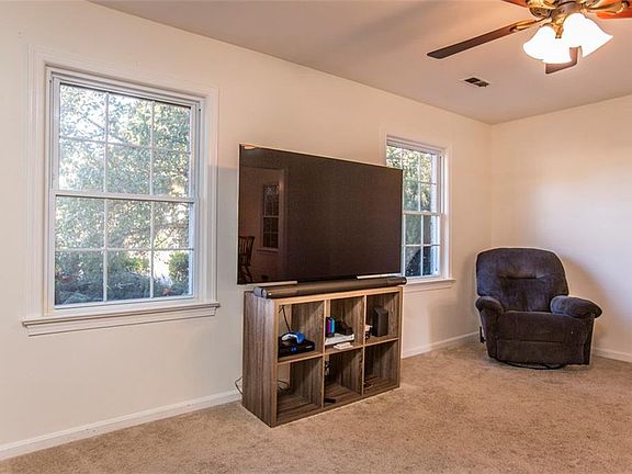 5th image of 340 De Laura Dr