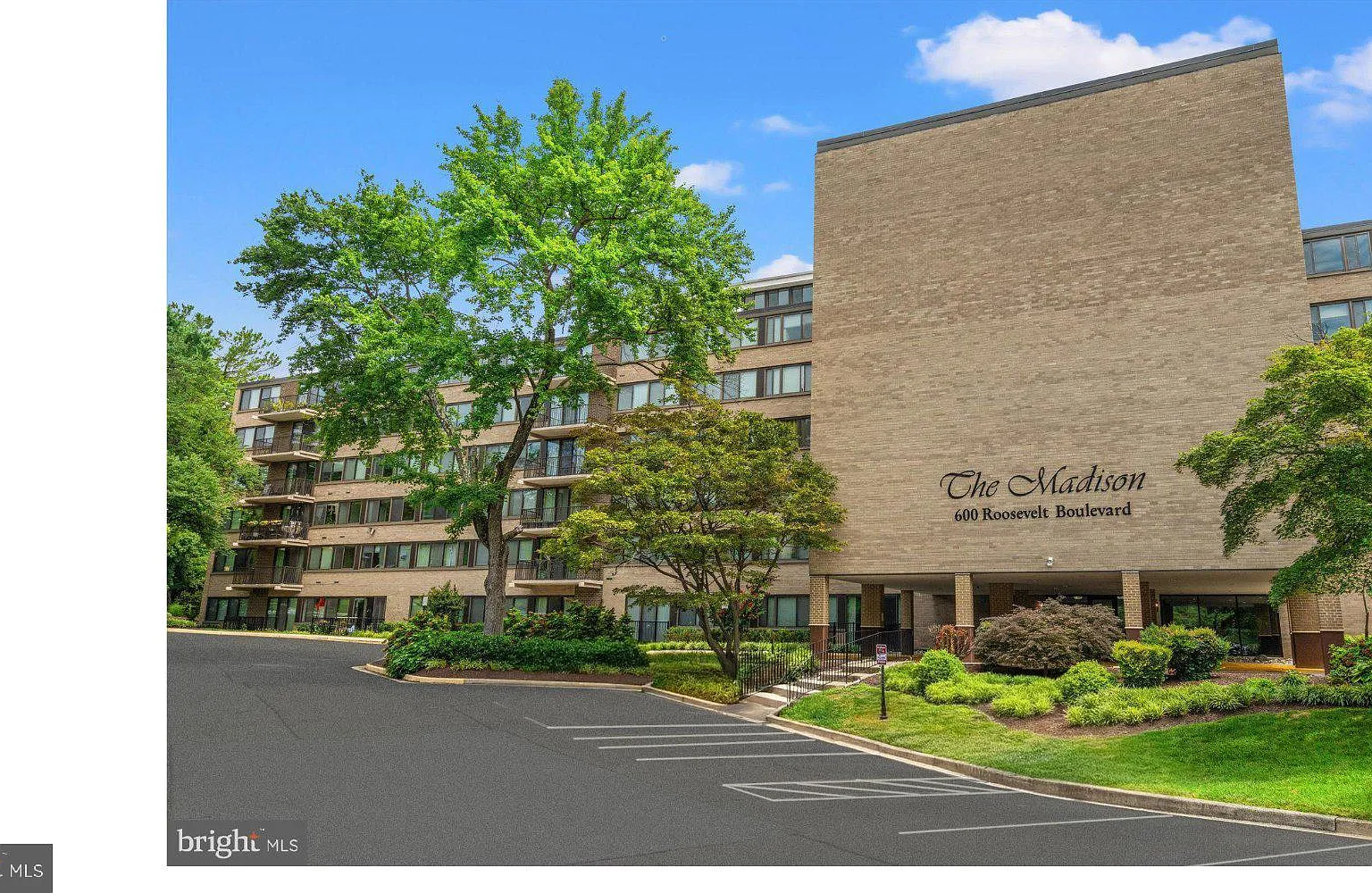 Madison Condominium — Photo 1