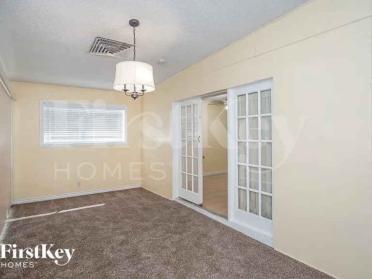 3904 El Parque Ave — Photo 5
