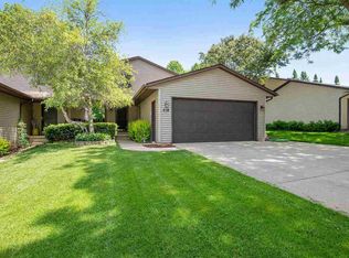 927 Divot Pl, Green Bay, WI 54313