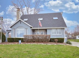 1605 N Riverside Dr, McHenry, IL 60050