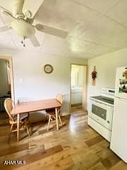 5th image of 2704 Bigler Ave