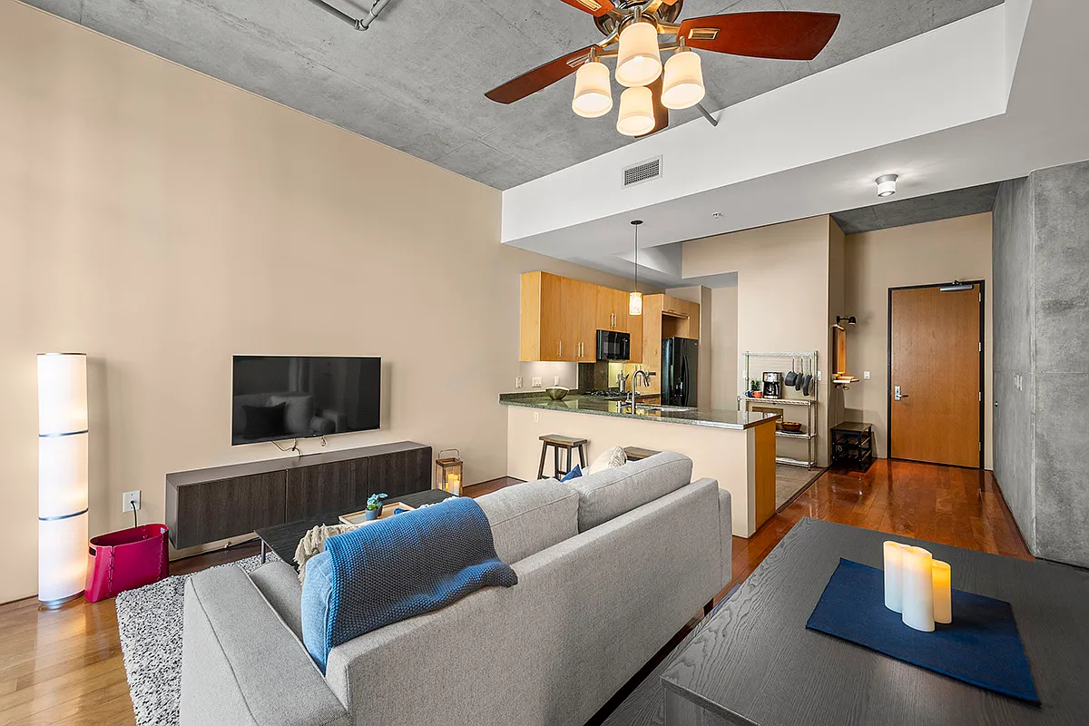 1 bed, 814 sqft, $4,300 — Photo 2