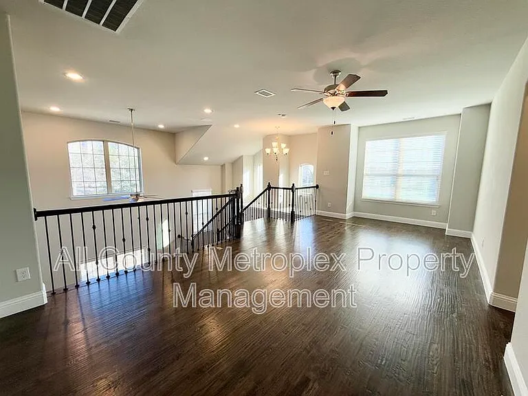 950 Dartford Dr — Photo 8