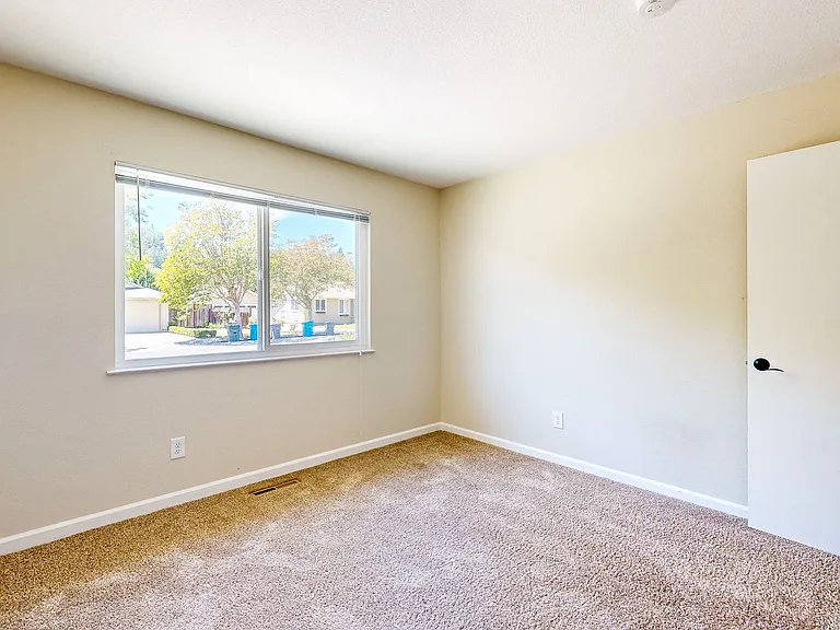 2146 Rivera Dr — Photo 35
