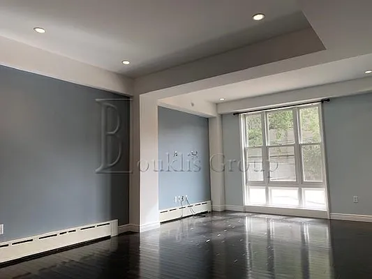 Rented by Bouklis Group | media 23