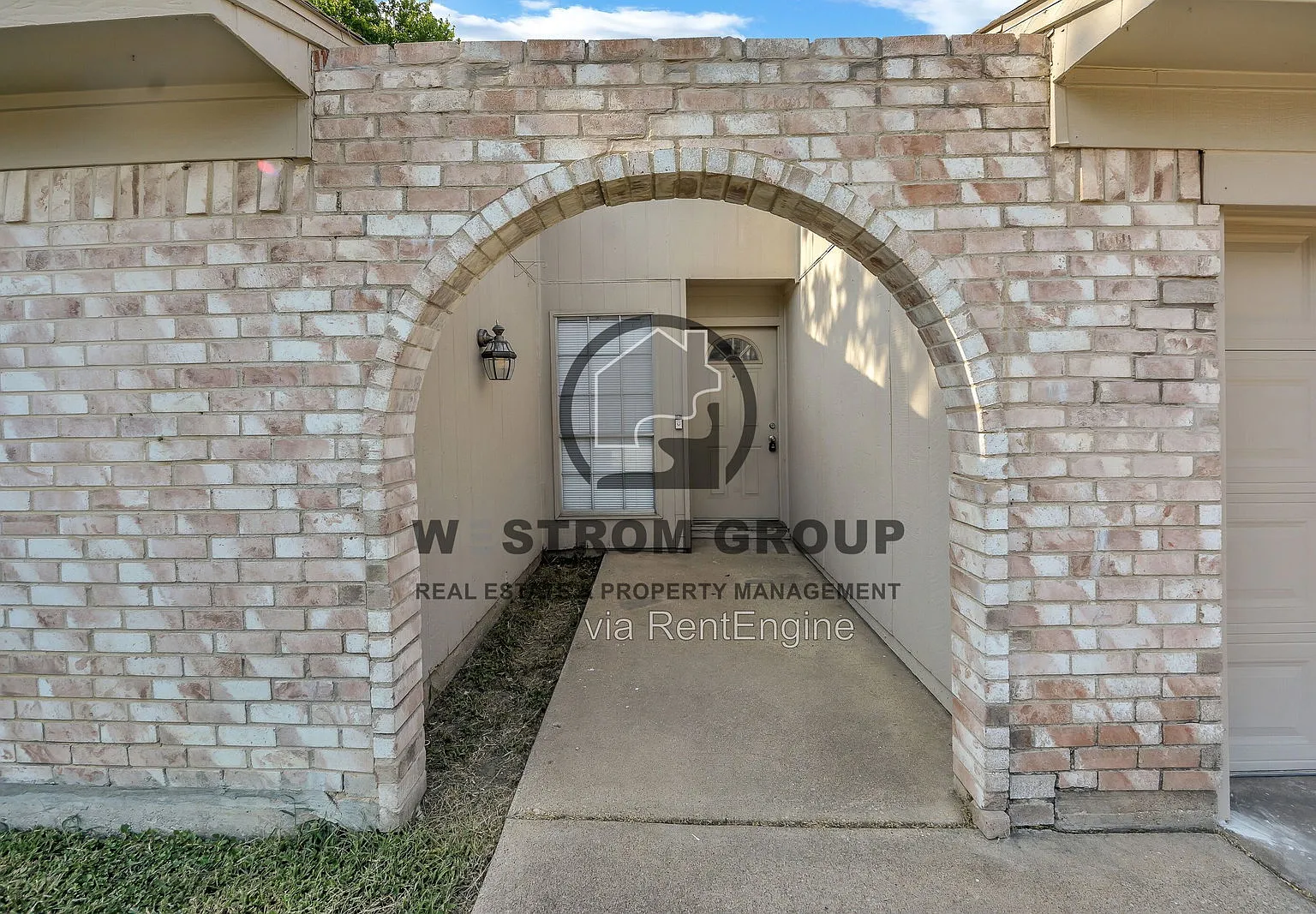 3 bed, 2.0 bath, 1354 sqft, $1,945 — Photo 4