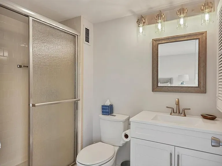 1250 N Portofino Dr #303 — Photo 20