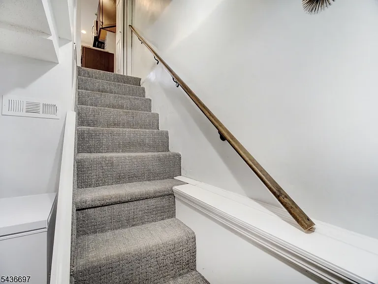 605 Crescent Dr — Photo 22