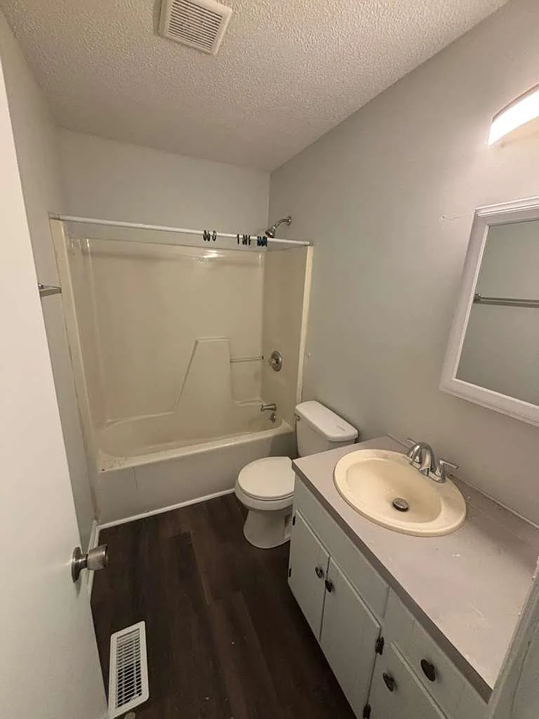 808 Culbreth Avenue - Unit... — Photo 2