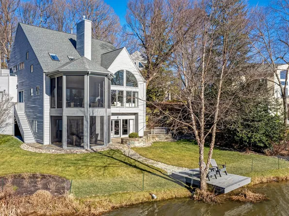 11577 Greenwich Point Rd, Reston, VA 20194